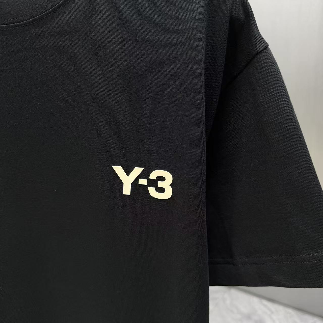 <p>Y-3 短袖T恤(黑)</p>