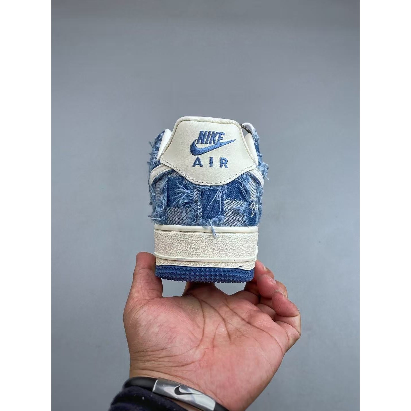 <p>Nike Air Force1 07 low 联名款(白藍)</p>