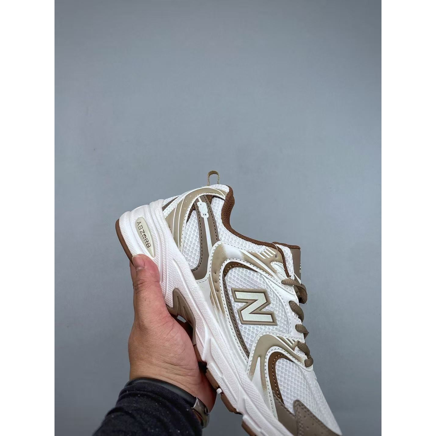 <p>New Balance NB530 复古透气跑步鞋&nbsp;</p>