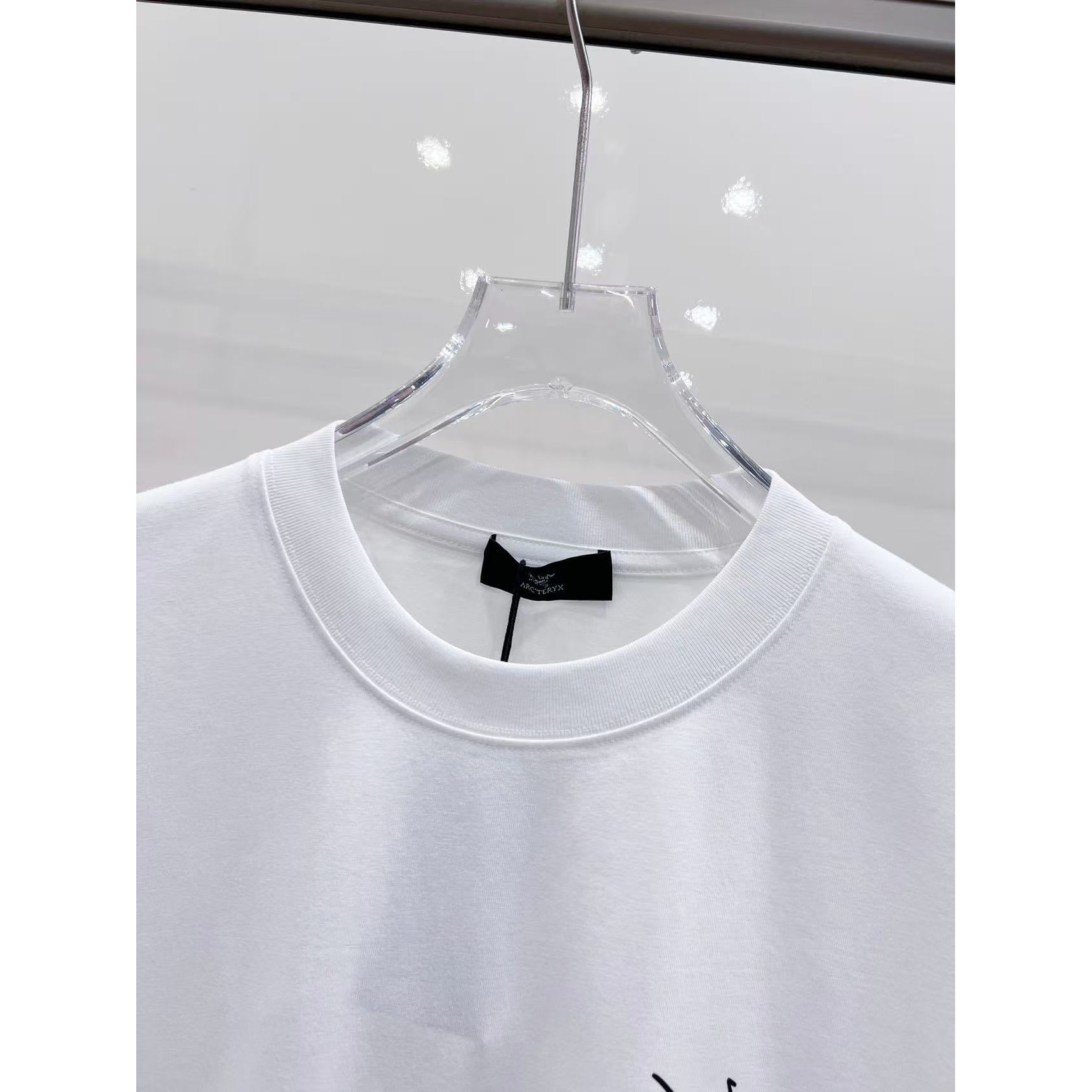 <p>Arc'teryx&nbsp;短袖圆领T恤(白)</p>
