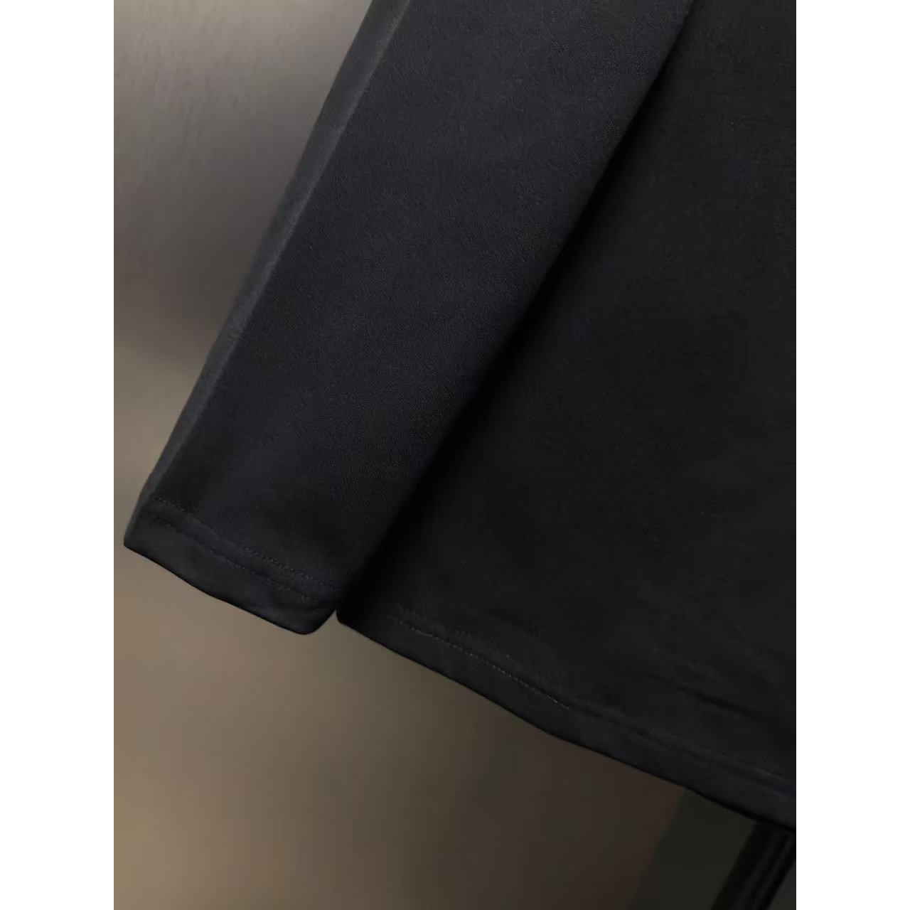 <p>Arc'teryx 半拉链口袋长袖打底(黑)</p>