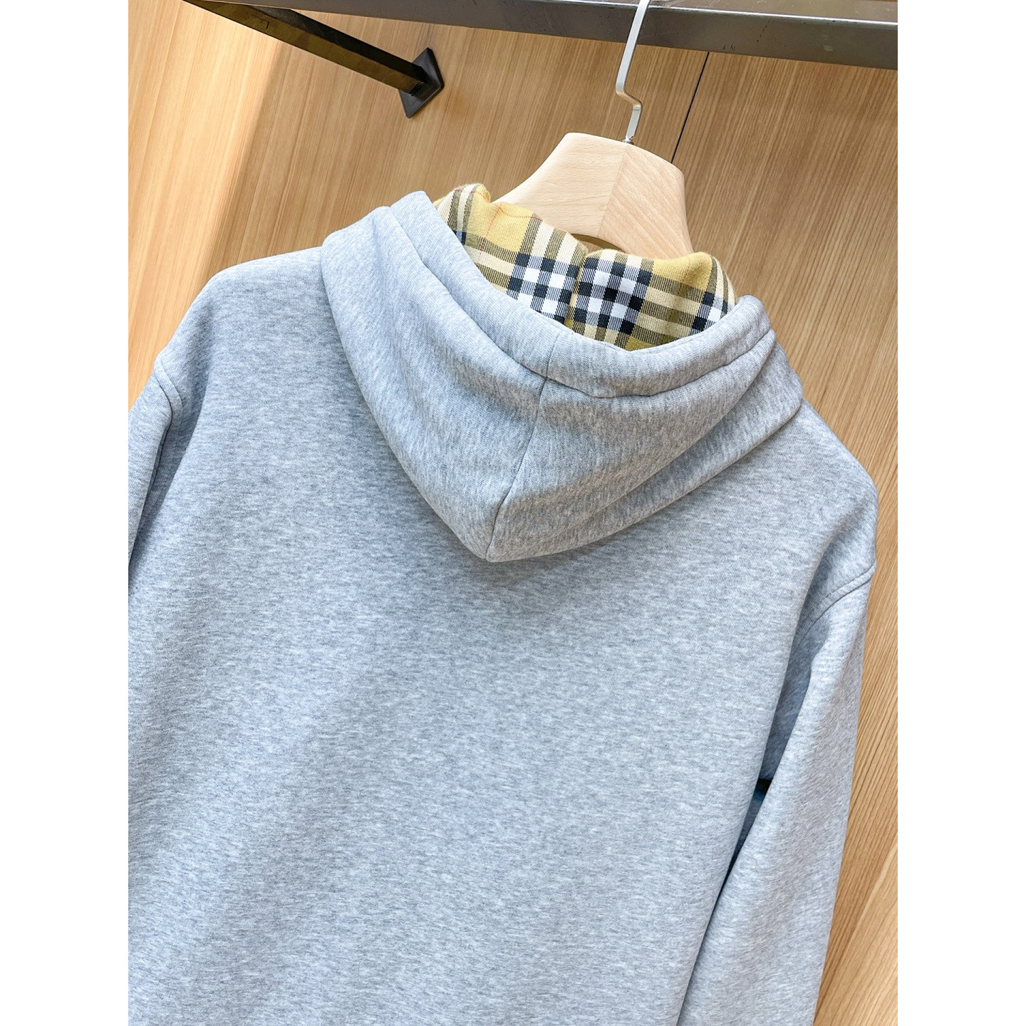 <p>BURBERRY 精品外套(灰)</p>