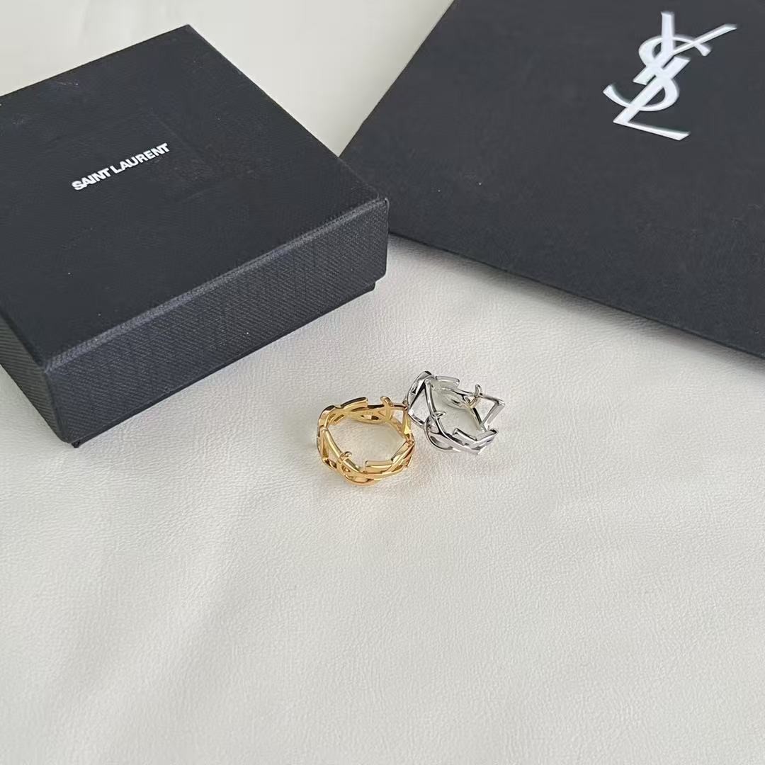 <p>YSL&nbsp;戒指</p>