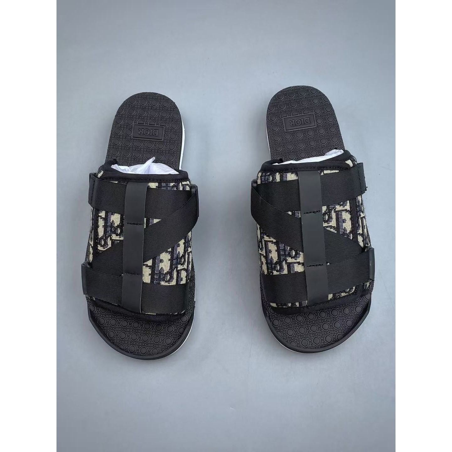 <p>DIOR 一字绑带拖鞋(黑)</p>