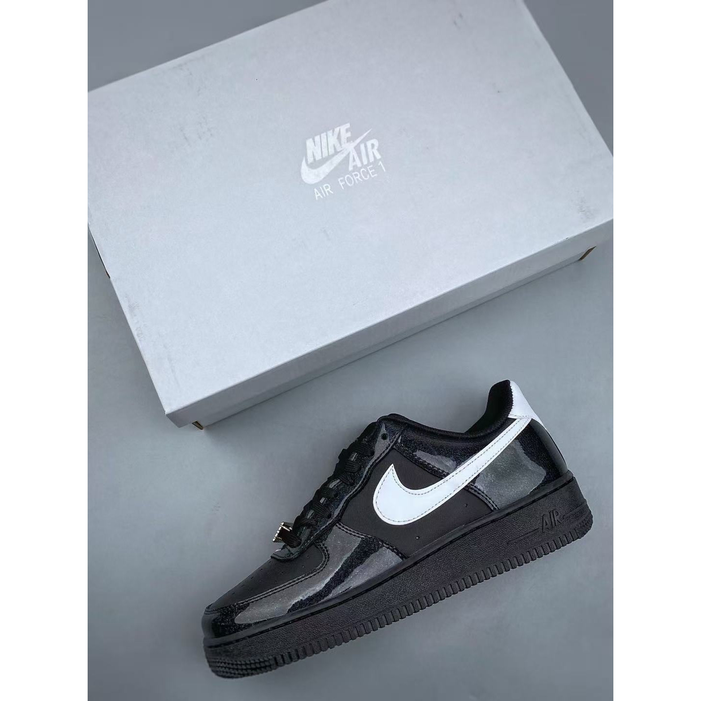 <p>NIKE AIR FORCE 1 LOW 休闲鞋(黑)&nbsp;</p>