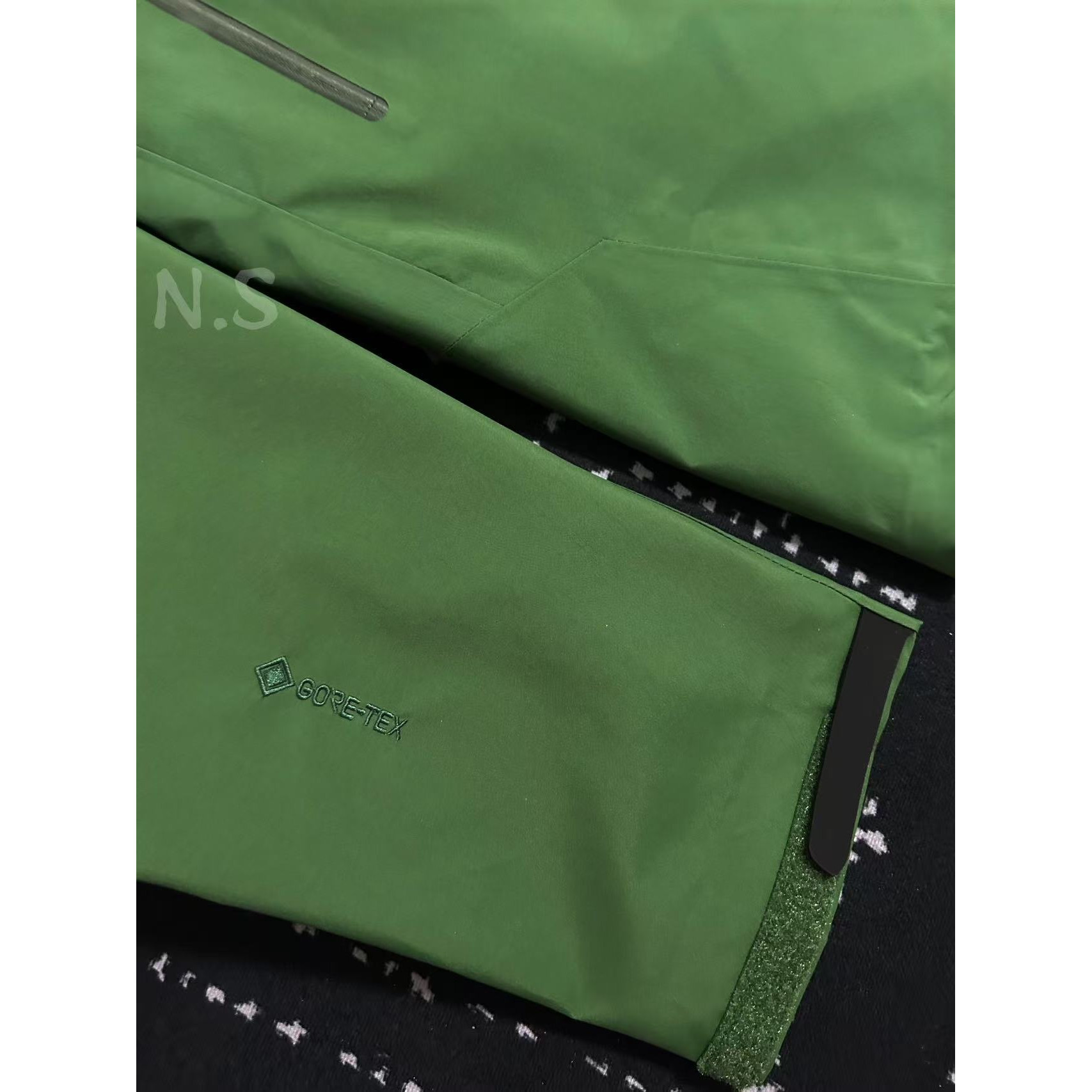 <p>Arc'teryx Beta系列 SL GORE-TEX 硬壳刺绣连帽防水防风透气冲锋衣 (伊甸绿)</p>