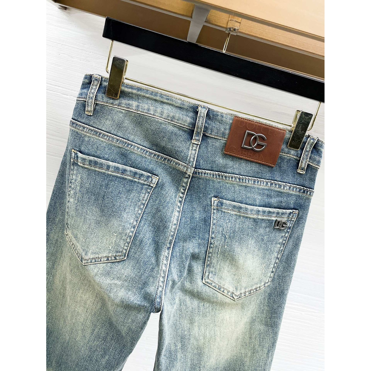 <p>D&amp;G&nbsp;高品质牛仔裤(淺藍)</p>