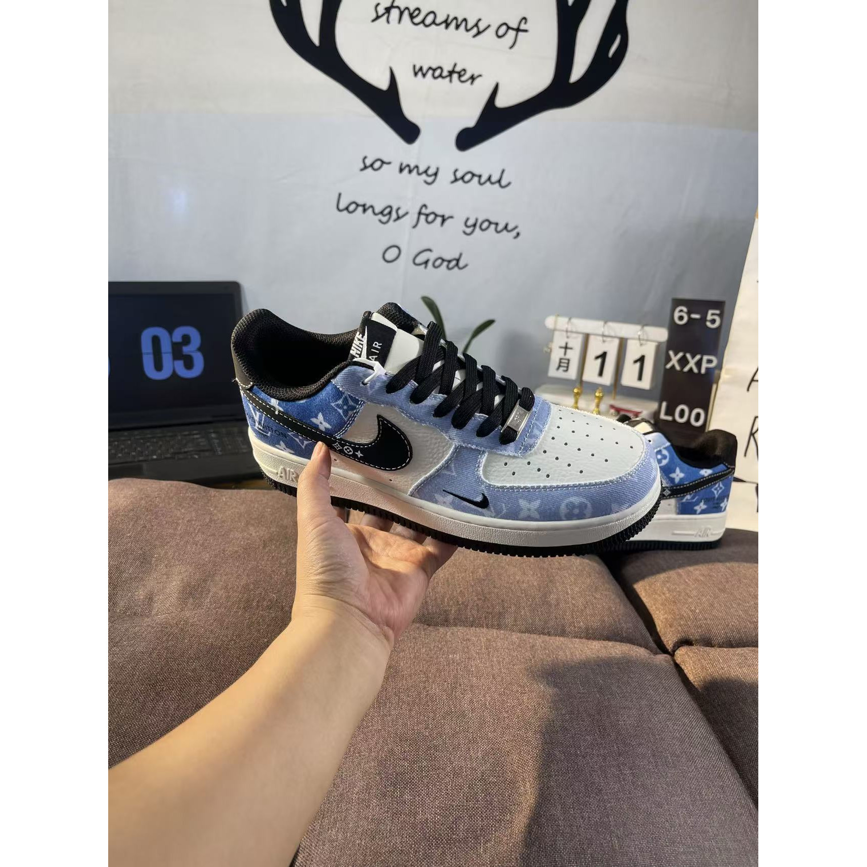 <p>Nike Air Force 1 x Louis Vuitton 联名定制款</p>