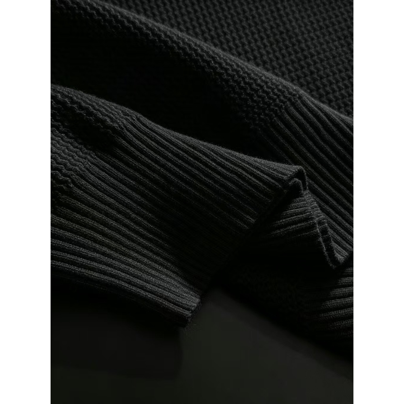 <p>GUCCI&nbsp;高品质男士毛衣(黑)</p>