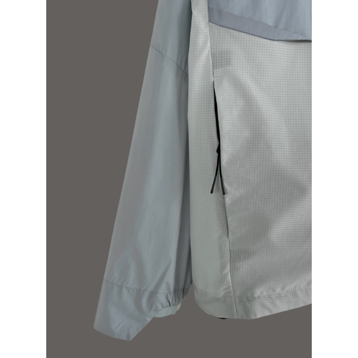 <p>On Weather Jacket Insulated 輕量外套</p>