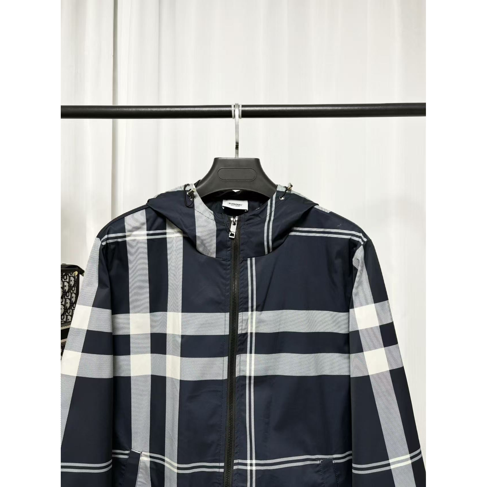 <p>Burberry 夹克外套(黑)</p>