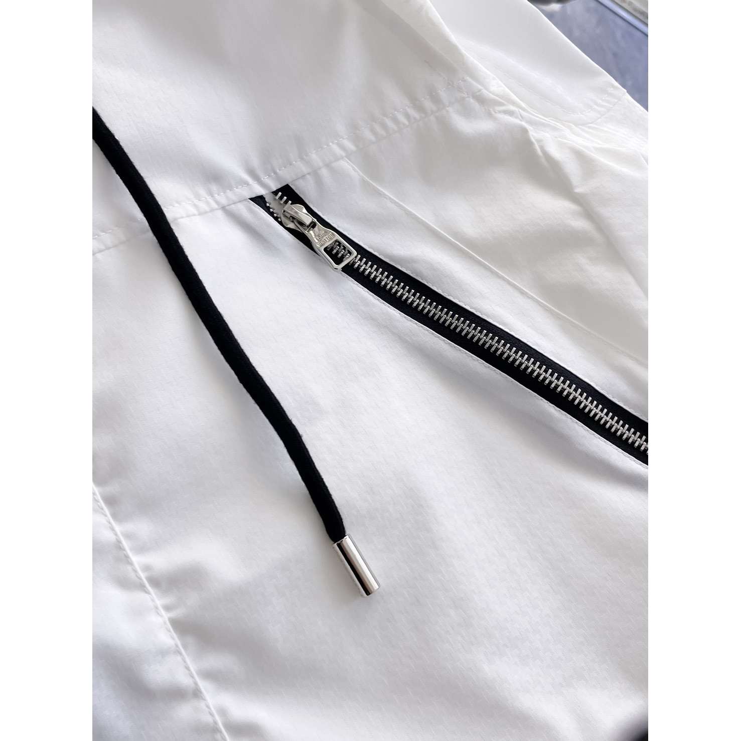 <p>LV 男士夹克外套(白)</p>