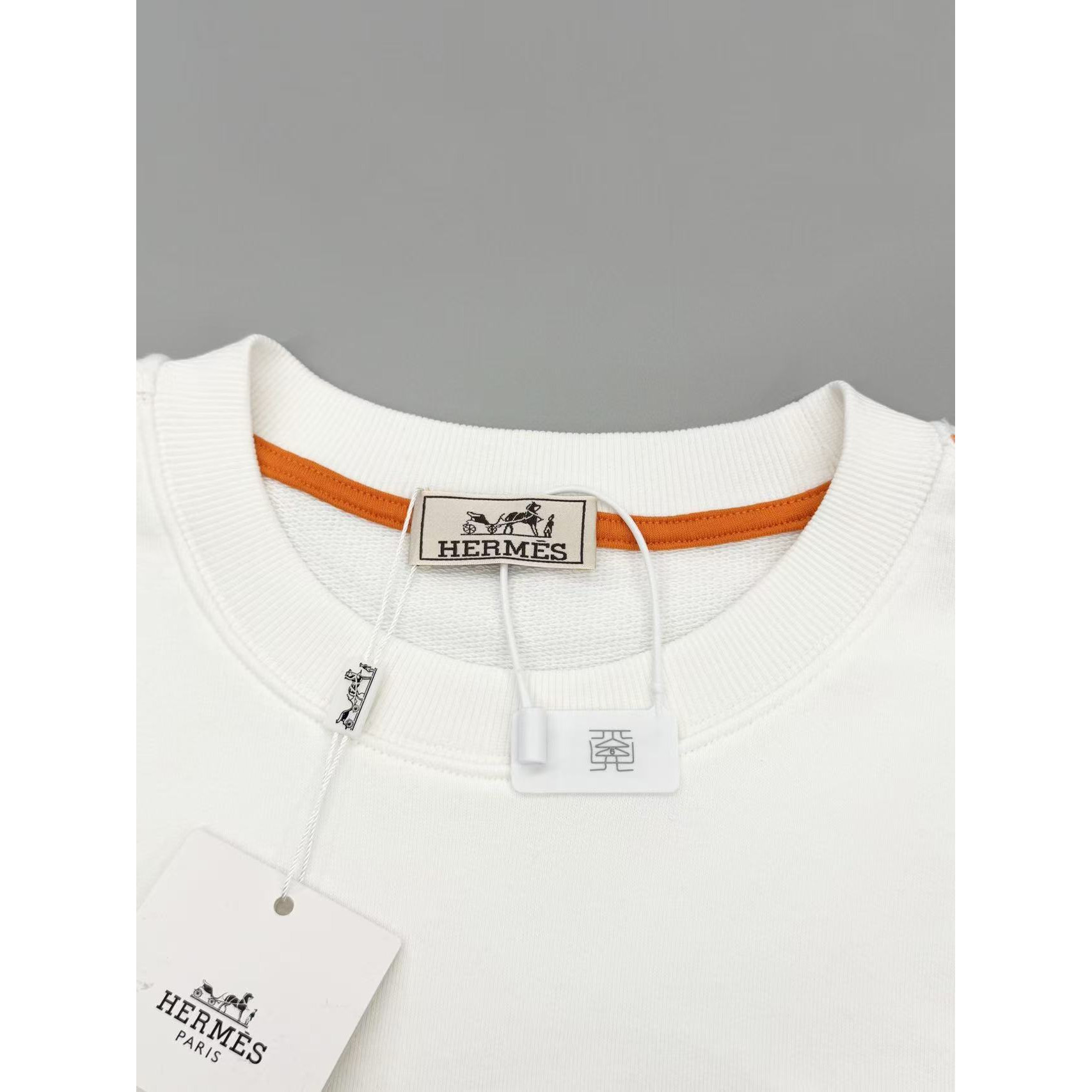 <p>Hermes 刺绣圆领卫衣(白)</p>