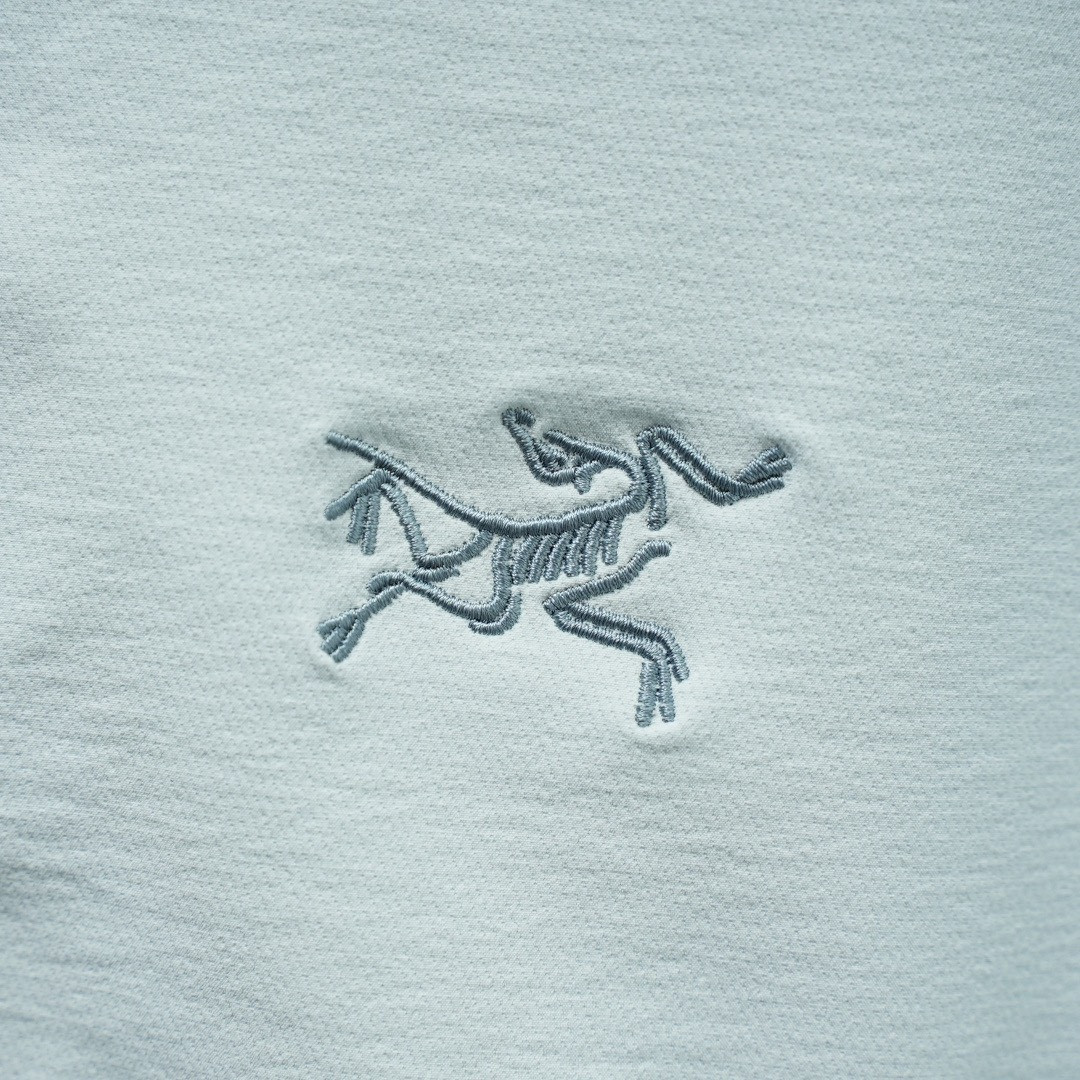 <p>ARC'TERYX 女款Hoody软壳连帽夹克(破晓蓝)</p>