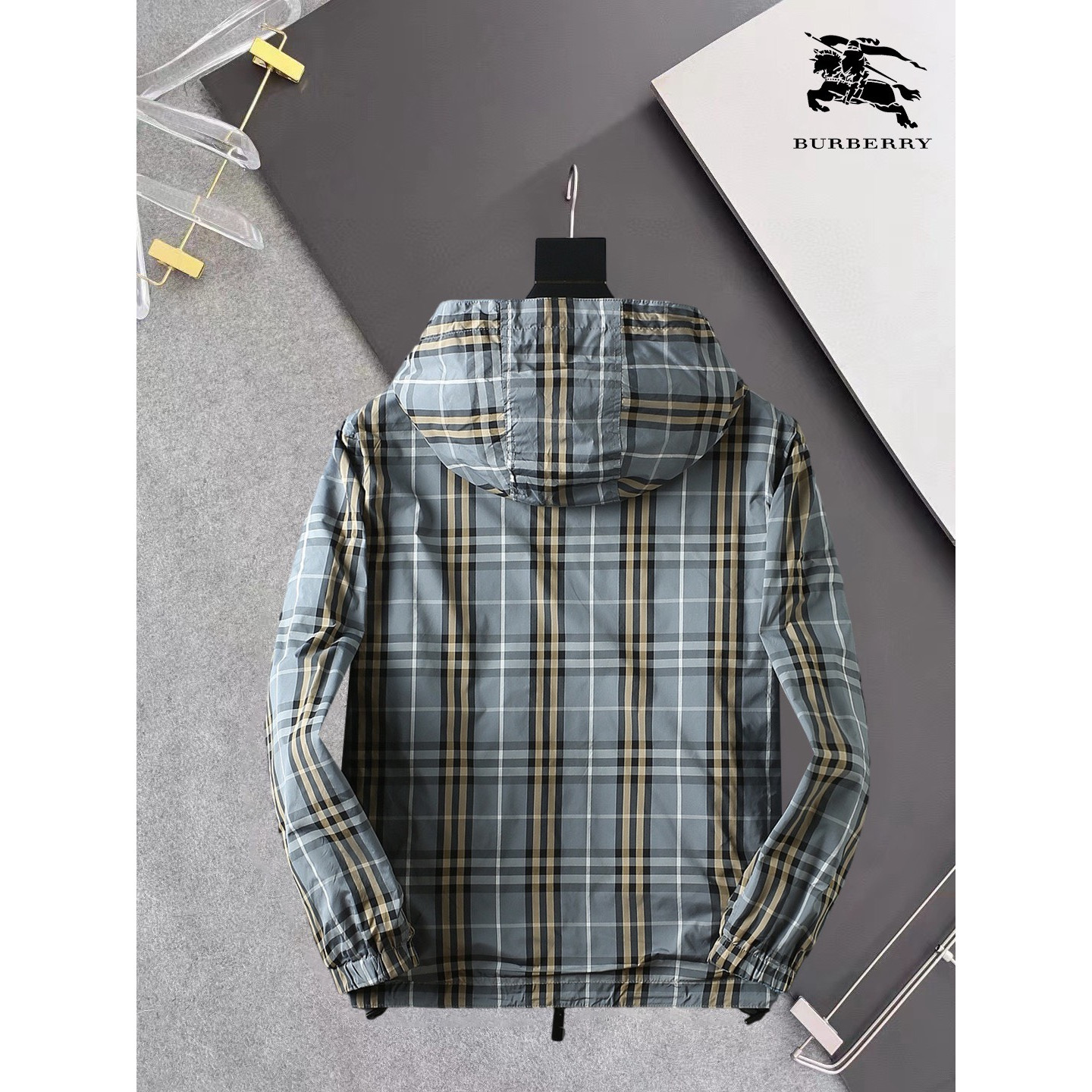 <p>BURBERRY 夹克外套(时尚设计师款)(天藍)</p>