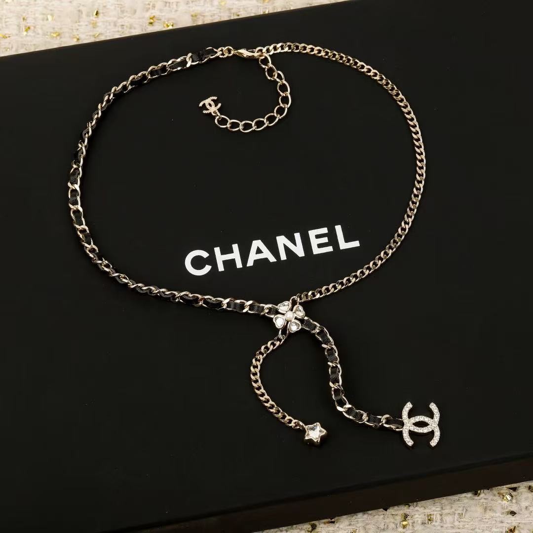 <p>CHANEL&nbsp;流苏穿皮项链</p>