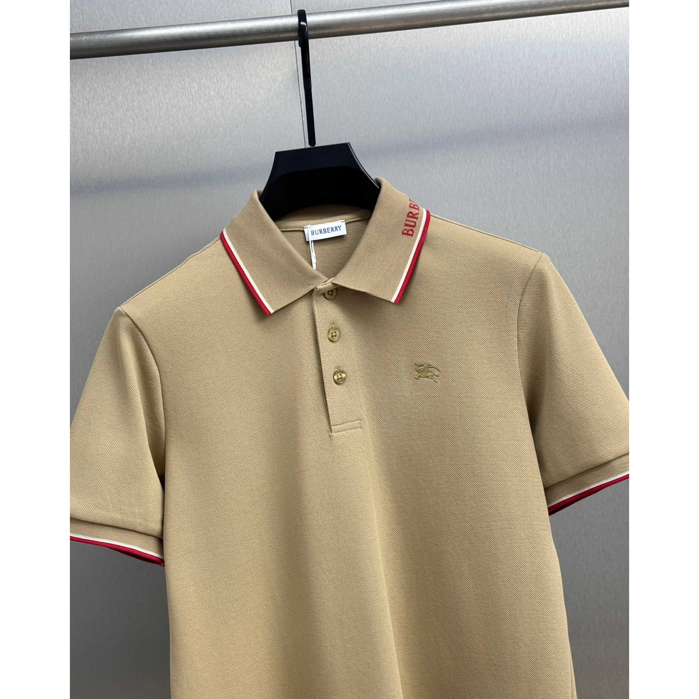 <p>BURBERRY 短袖翻领polo衫(杏)</p>