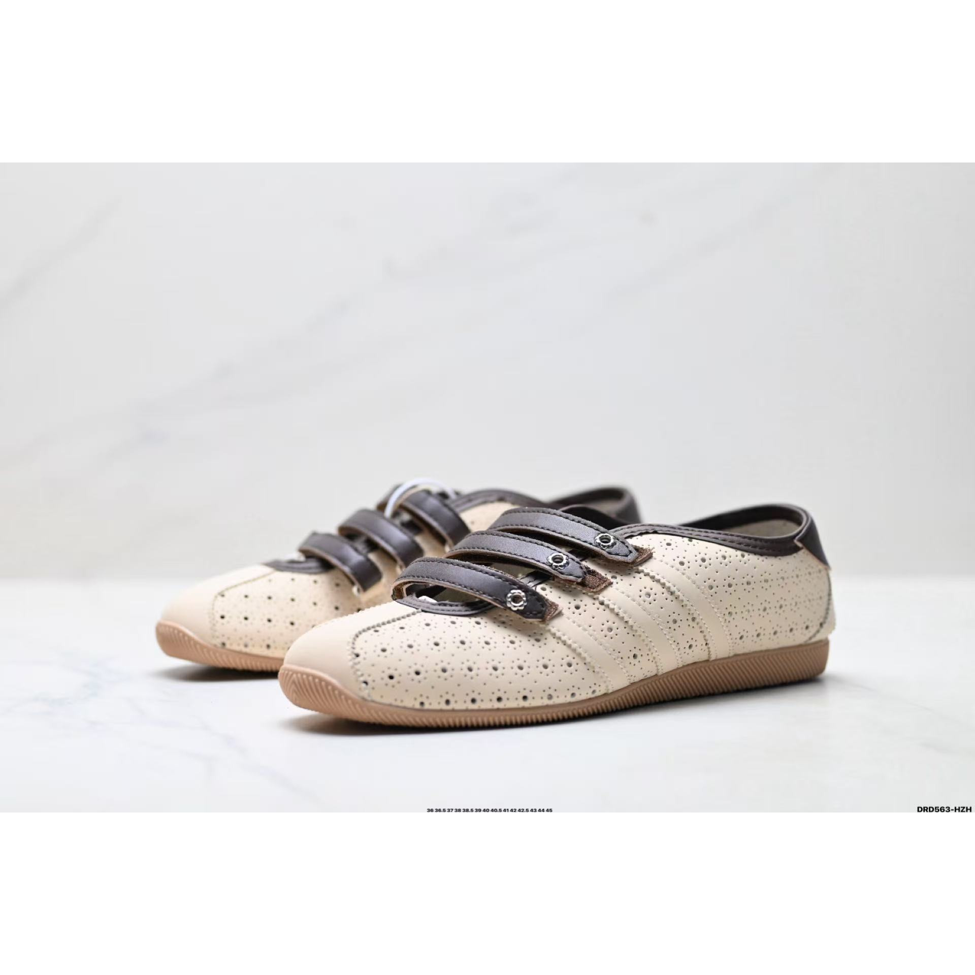 <p>Adidas Originals Anfu Trainers 玛丽珍鞋(卡其)</p>