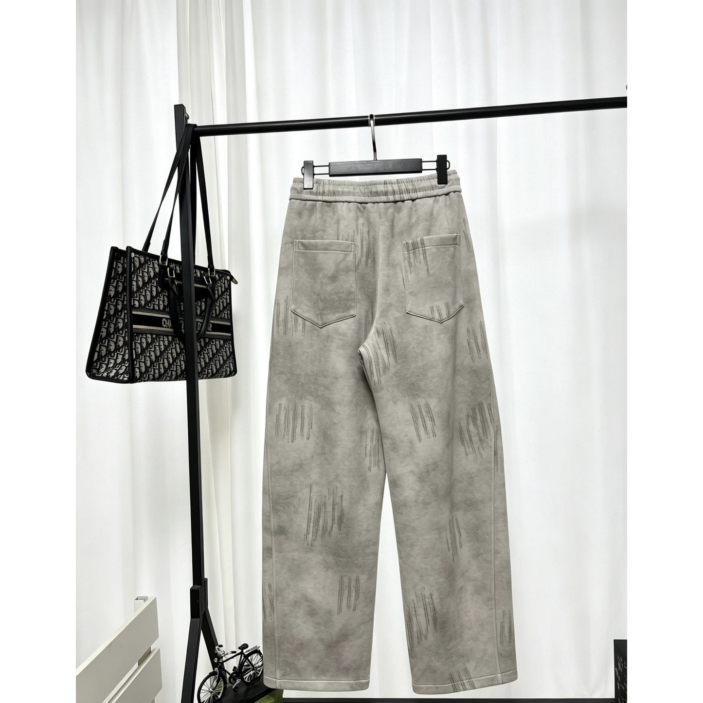 <p>Balenciaga 休闲长裤(灰)</p>