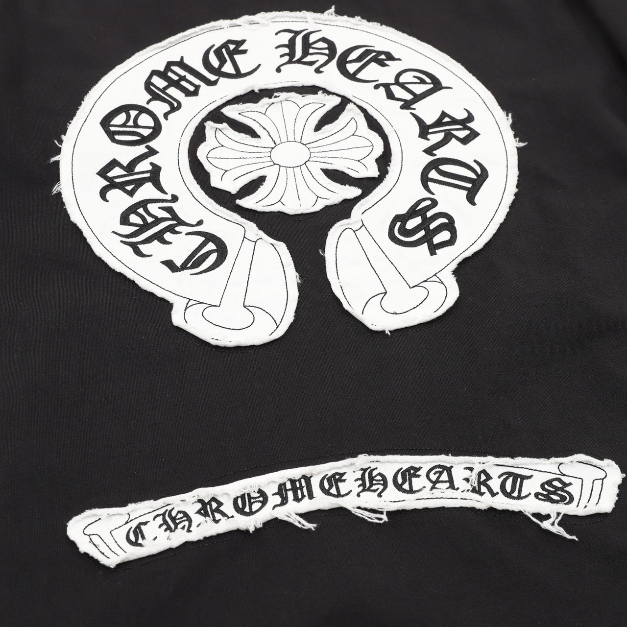 <p>Chrome Hearts 梵文十字架印花短袖(黑)</p>