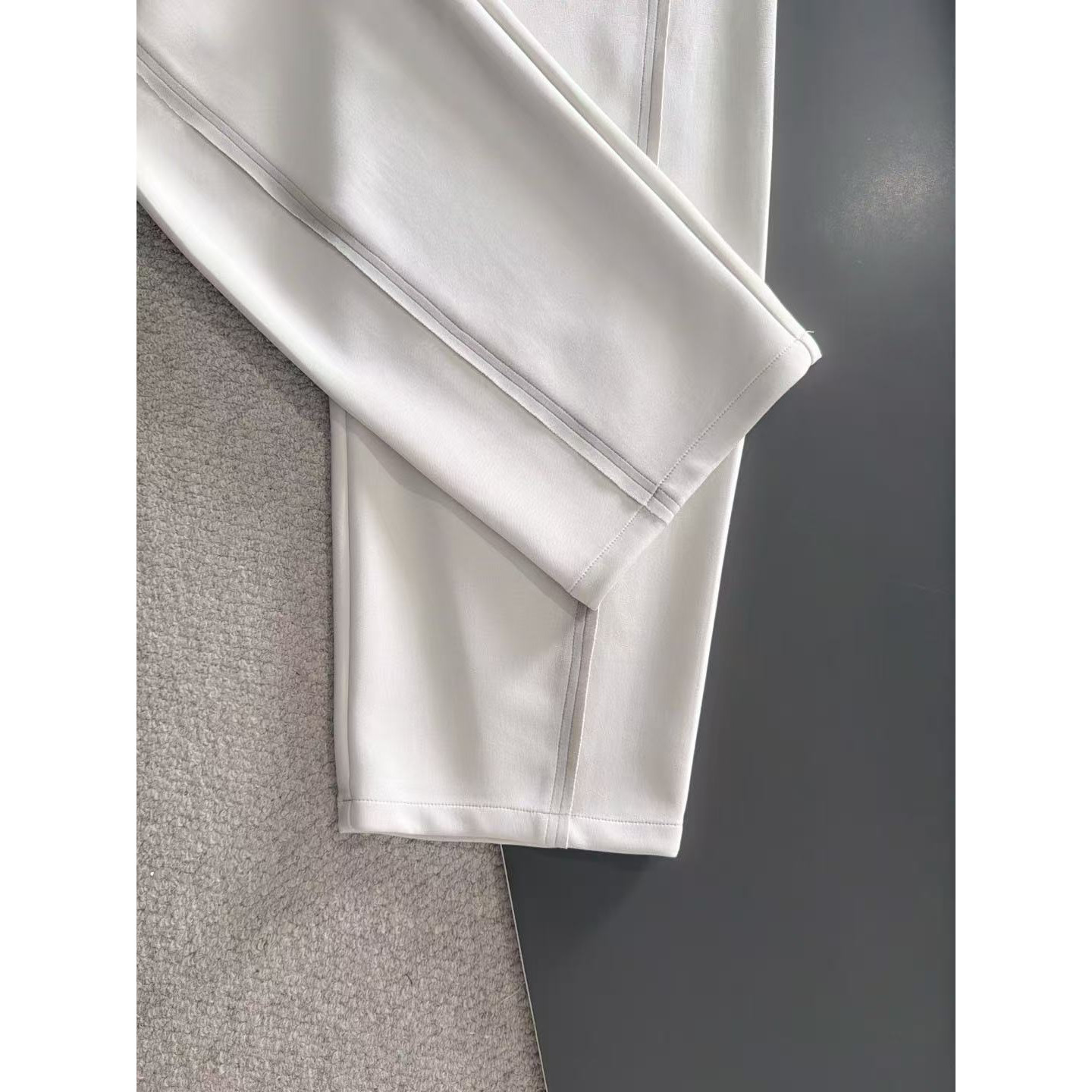 <p>BURBERRY 秋冬新款松紧带休闲裤(白)</p>