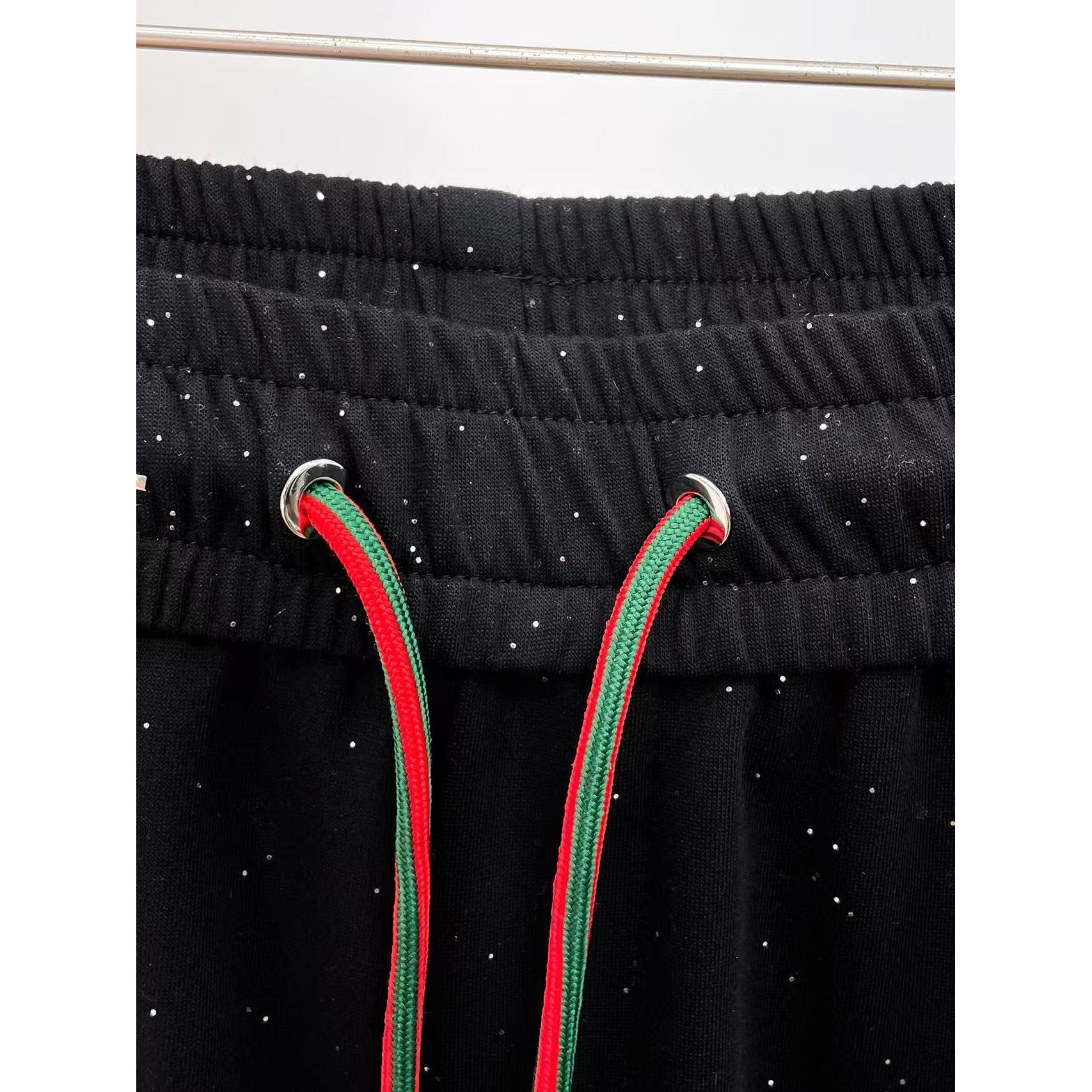 <p>GUCCI 专柜新款休闲短裤(黑)</p>
