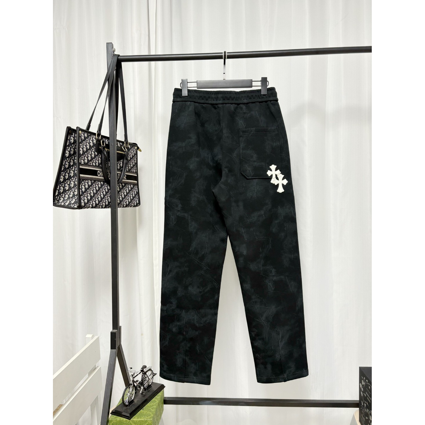 <p>Chrome Hearts 休闲长裤(黑)</p>