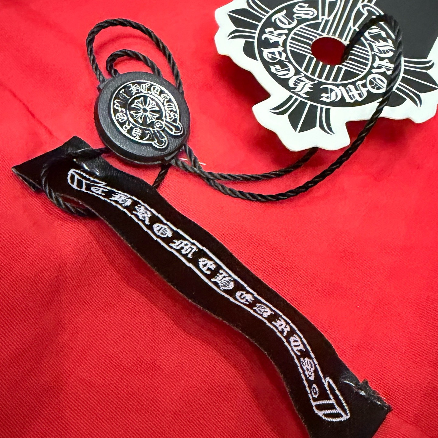 <p>CHROME HEARTS 五金拉链外套(紅)</p>