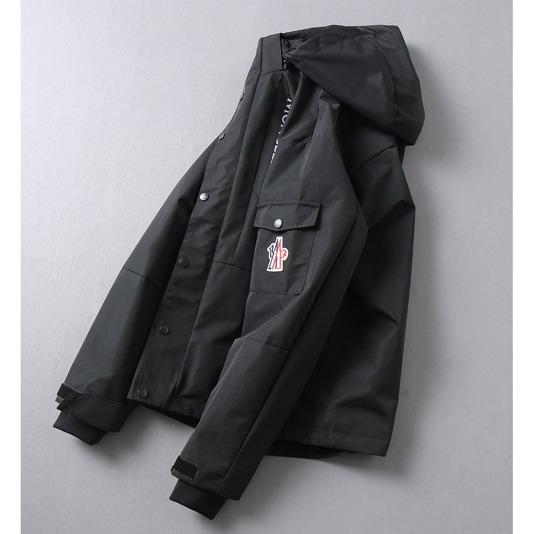 <p>Moncler 新款男士夹克外套</p>