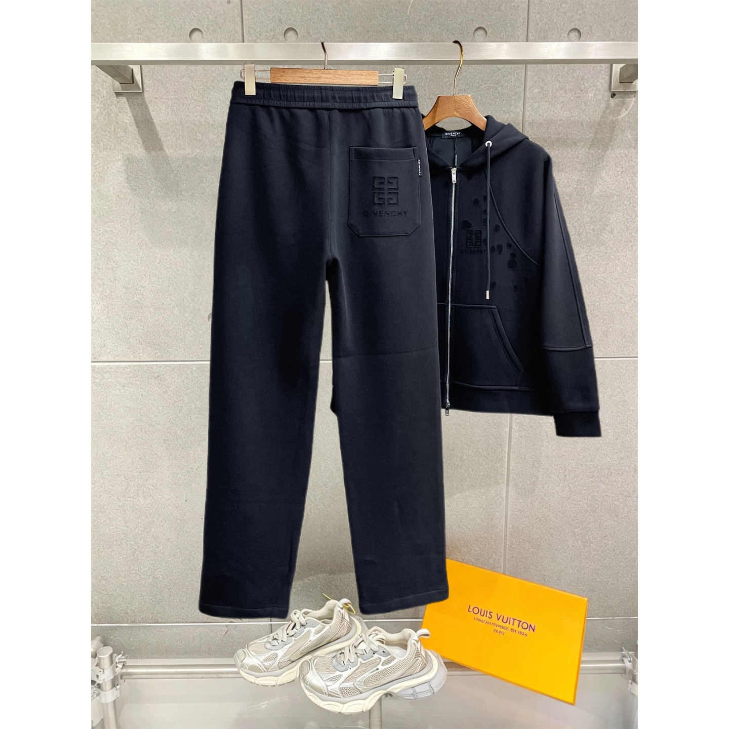 <p>GIVENCHY 套裝(黑)</p>