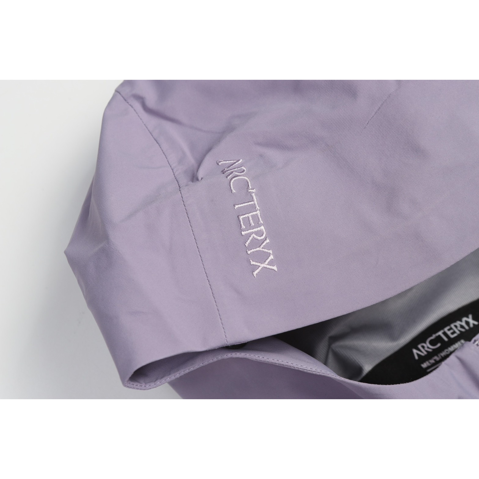 <p>ARC'TERYX Beta Jacket JK硬壳连帽冲锋衣(紫)</p>