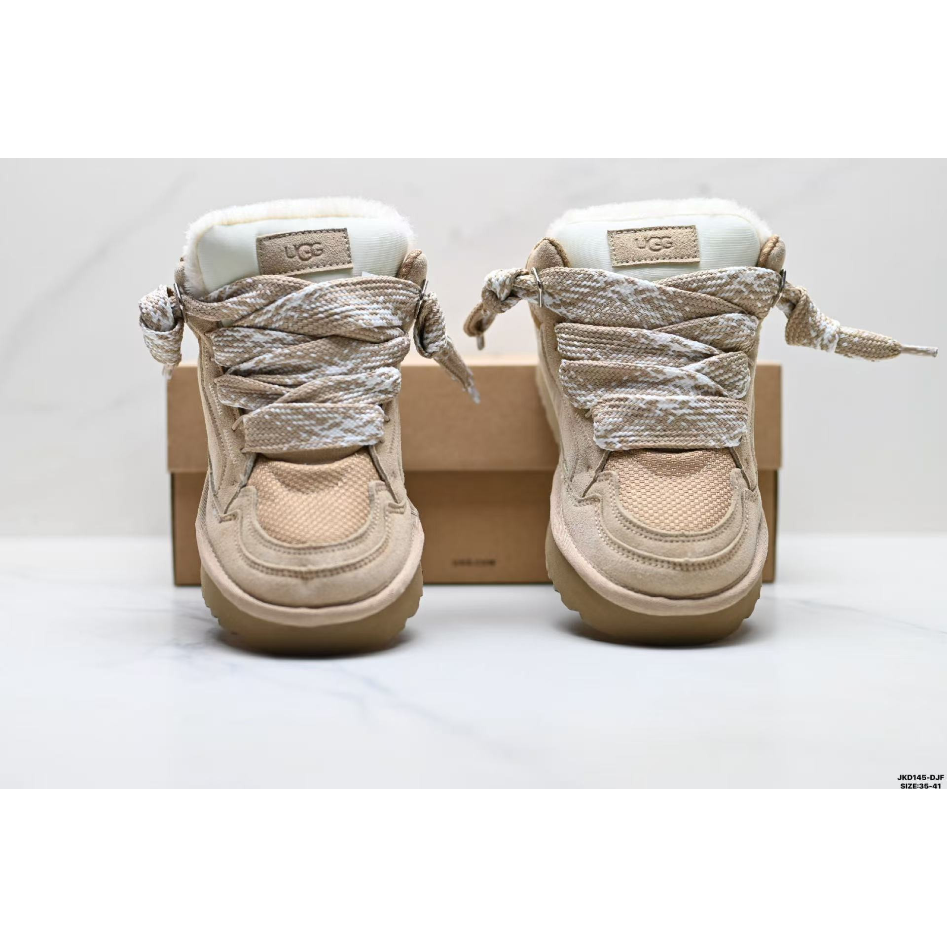 <p>UGG LOWMEL 雪地靴</p>