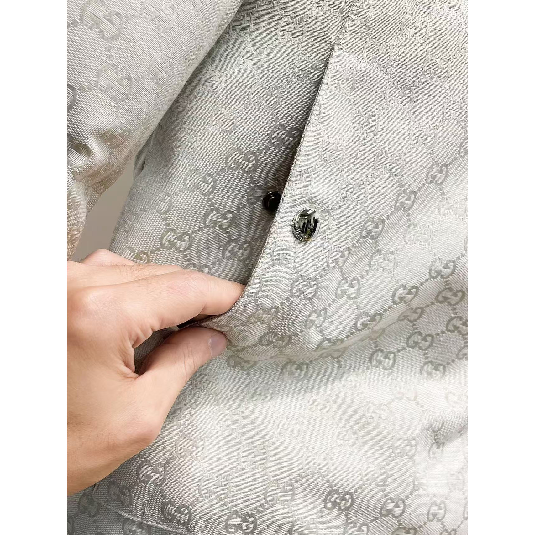 <p>GUCCI 秋冬新款羽绒服(白)</p>