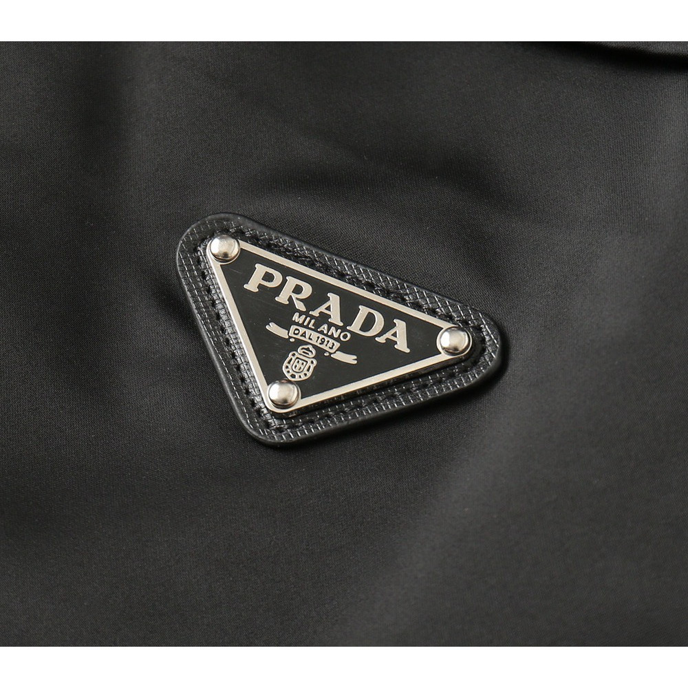 <p>Prada 新款男士夹克外套</p>