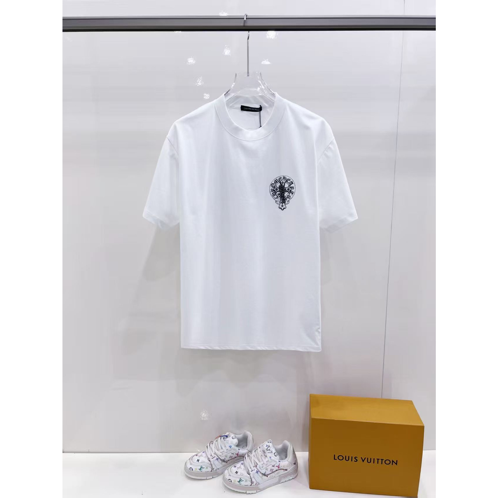 <p>CHROME HEARTS&nbsp;短袖圆领T恤(白)</p>