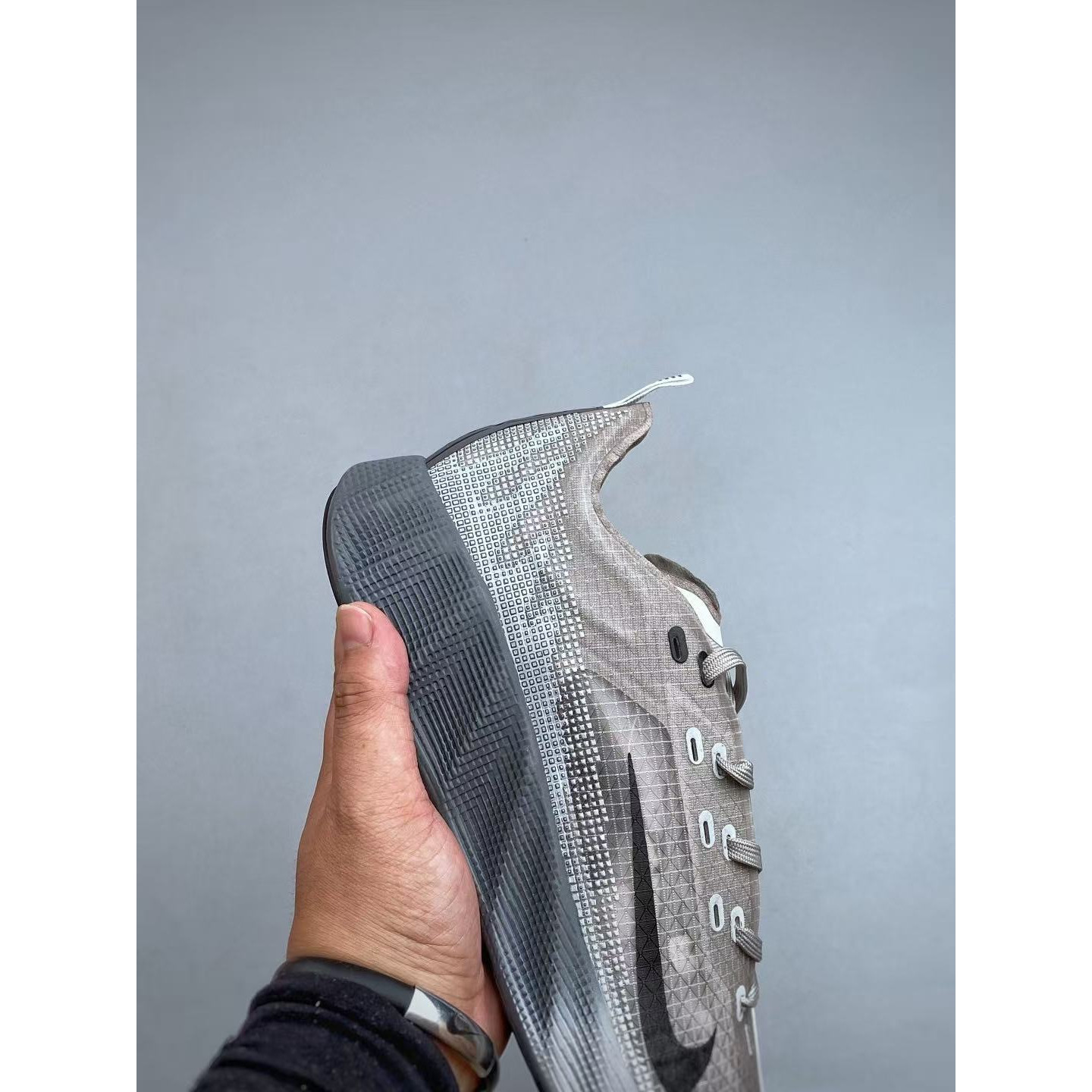 <p>Nike AVA X 透气支撑跑步鞋(褐色)</p>