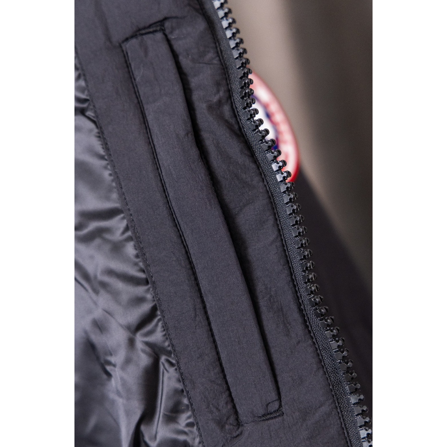 <p>Canada Goose Lawrence 系列2802立领羽绒服(黑色)</p>