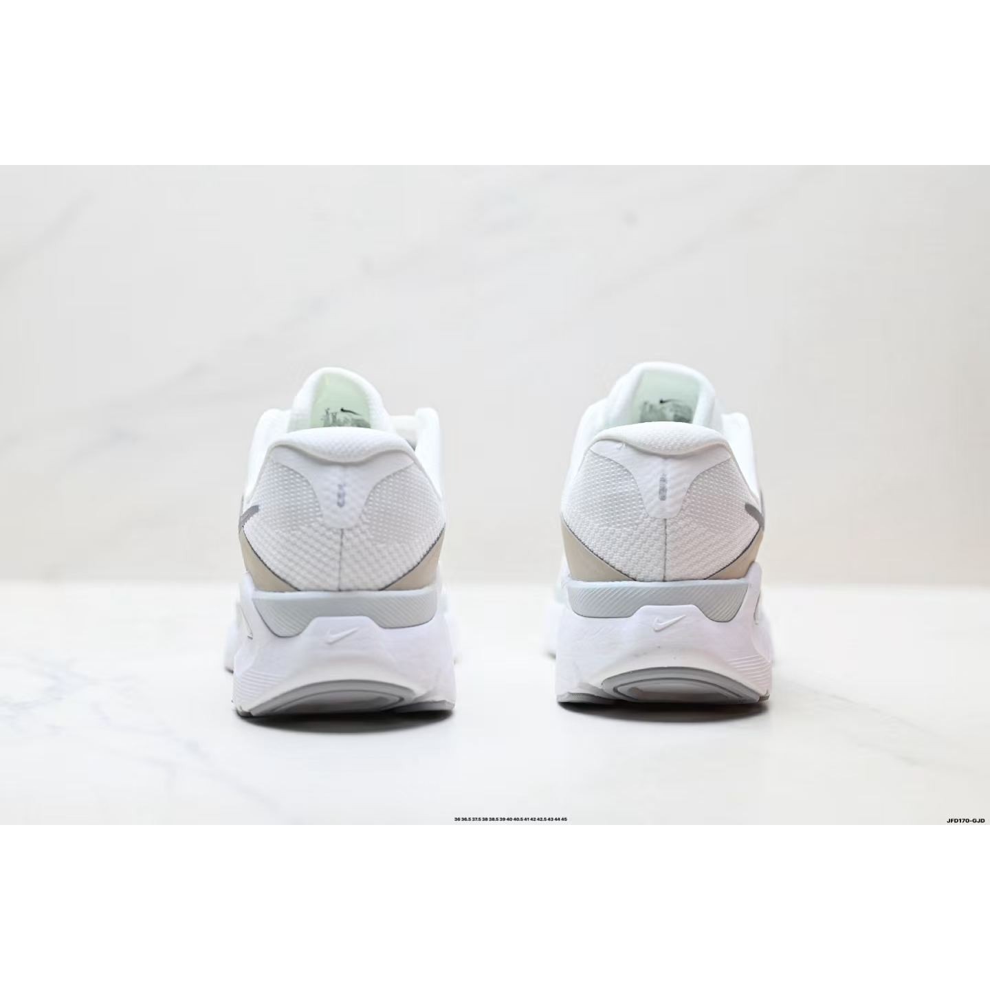 <p>NIKE STRUCTURE PLUS&nbsp; 低帮跑步鞋(白)</p>