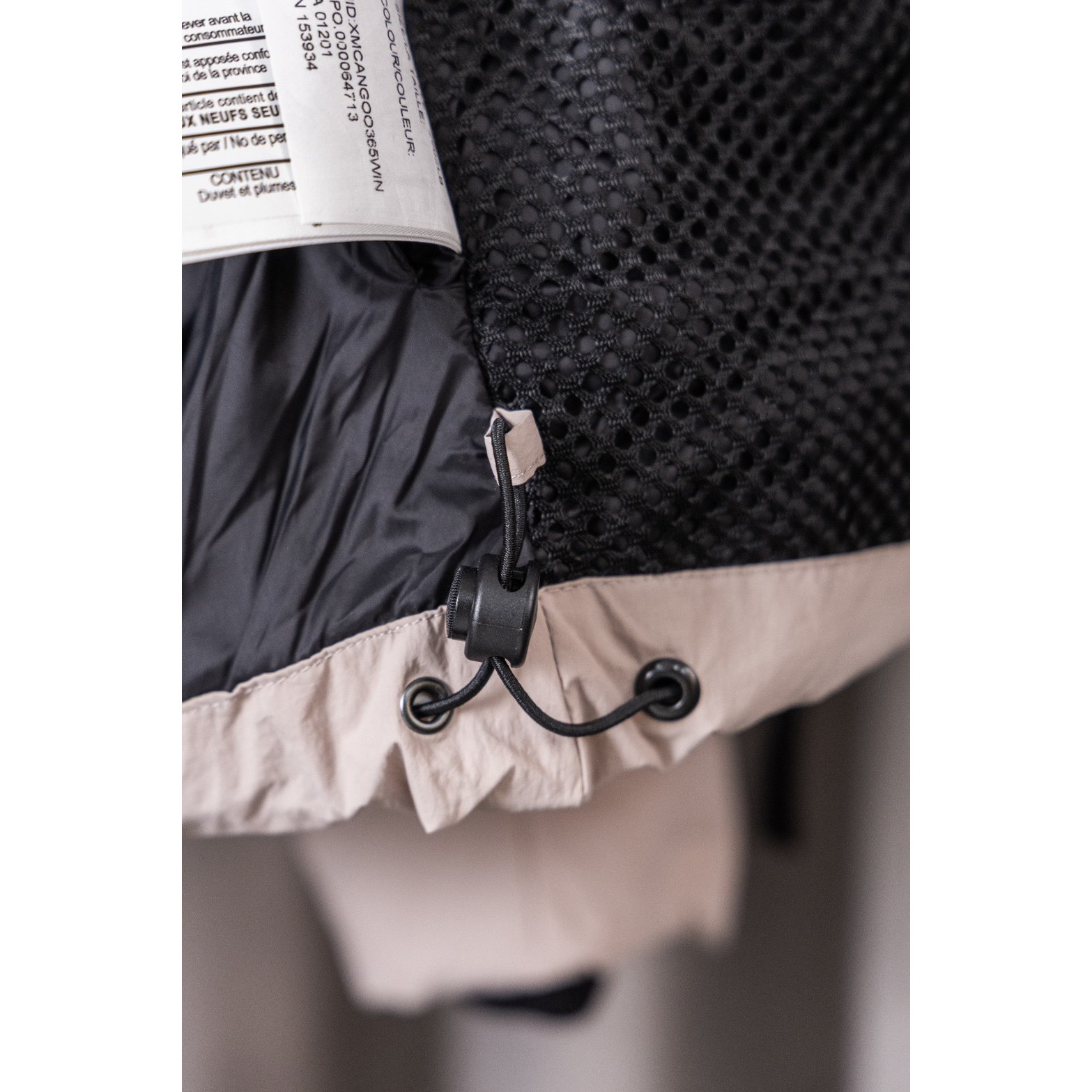 <p>Canada Goose Junction 黑标短款羽绒服(欧阳娜娜同款)(白色)</p>