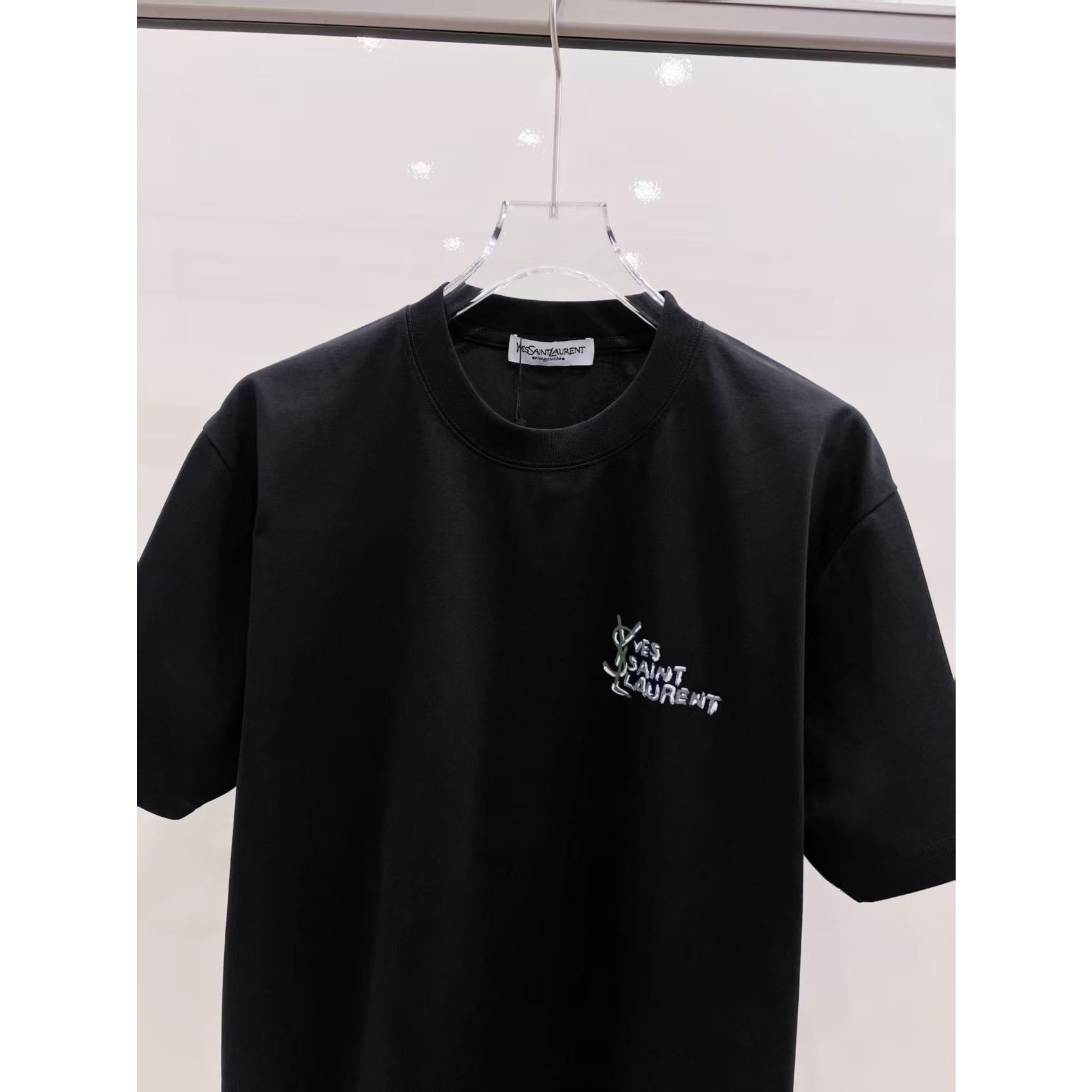 <p>YSL 微阔版 短袖T(黑)</p>