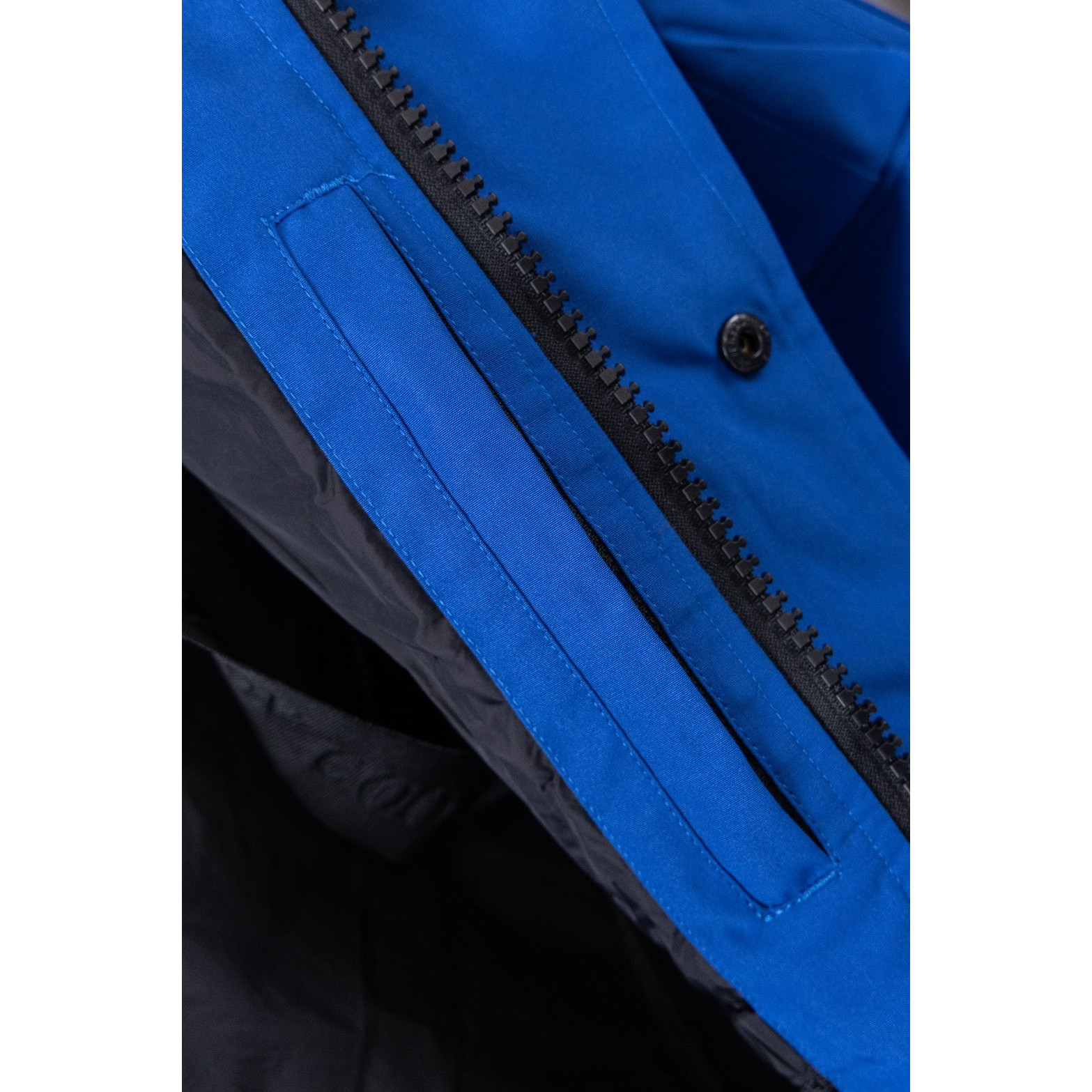 <p>Canada Goose 01款 Chilliwack Bomber 飞行员羽绒服(海军蓝&nbsp;)</p>