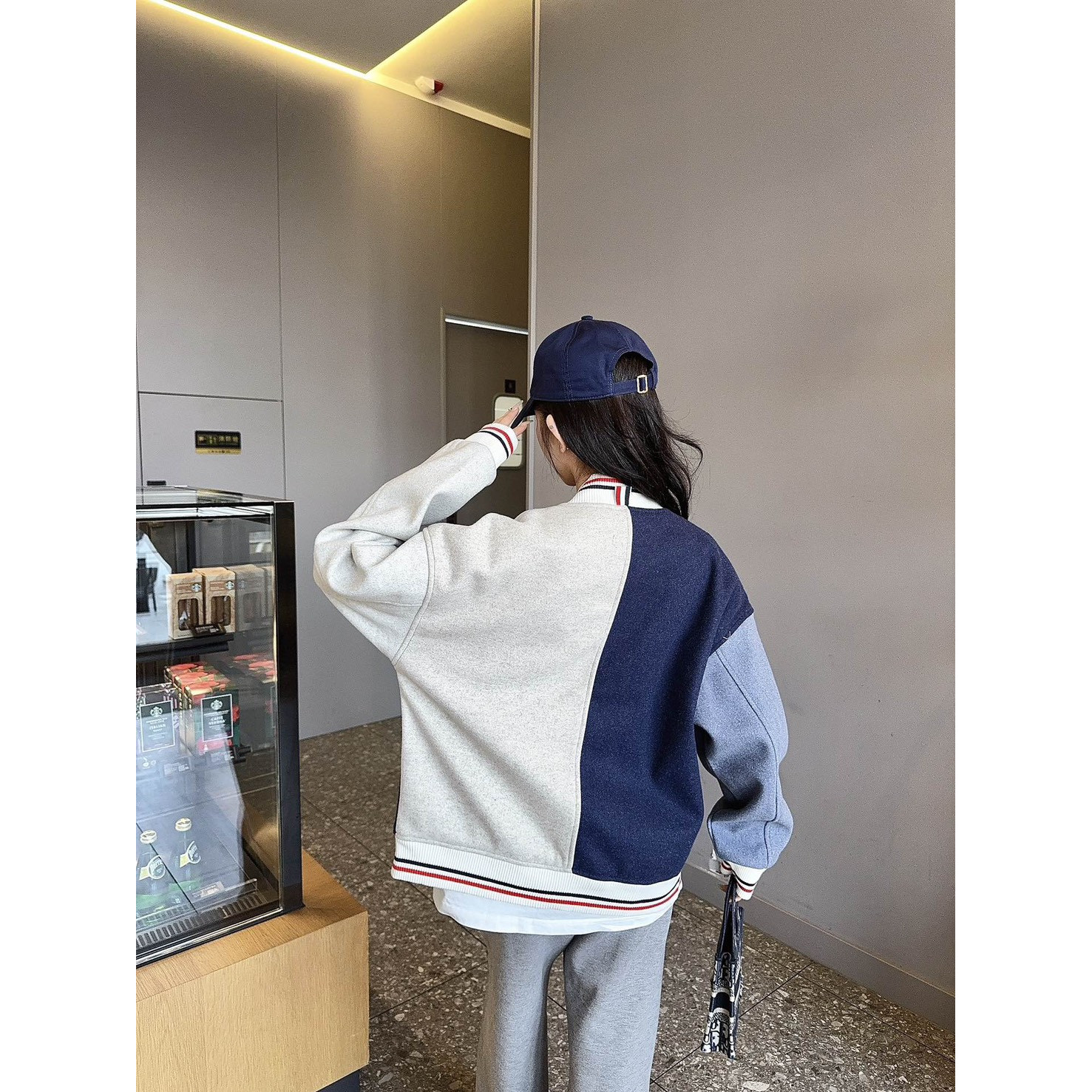 <p>Thom Browne 双色拼接棒球服夹克外套</p>