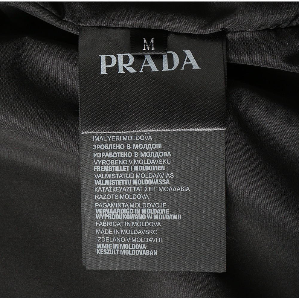 <p>Prada 新款男士夹克外套</p>
