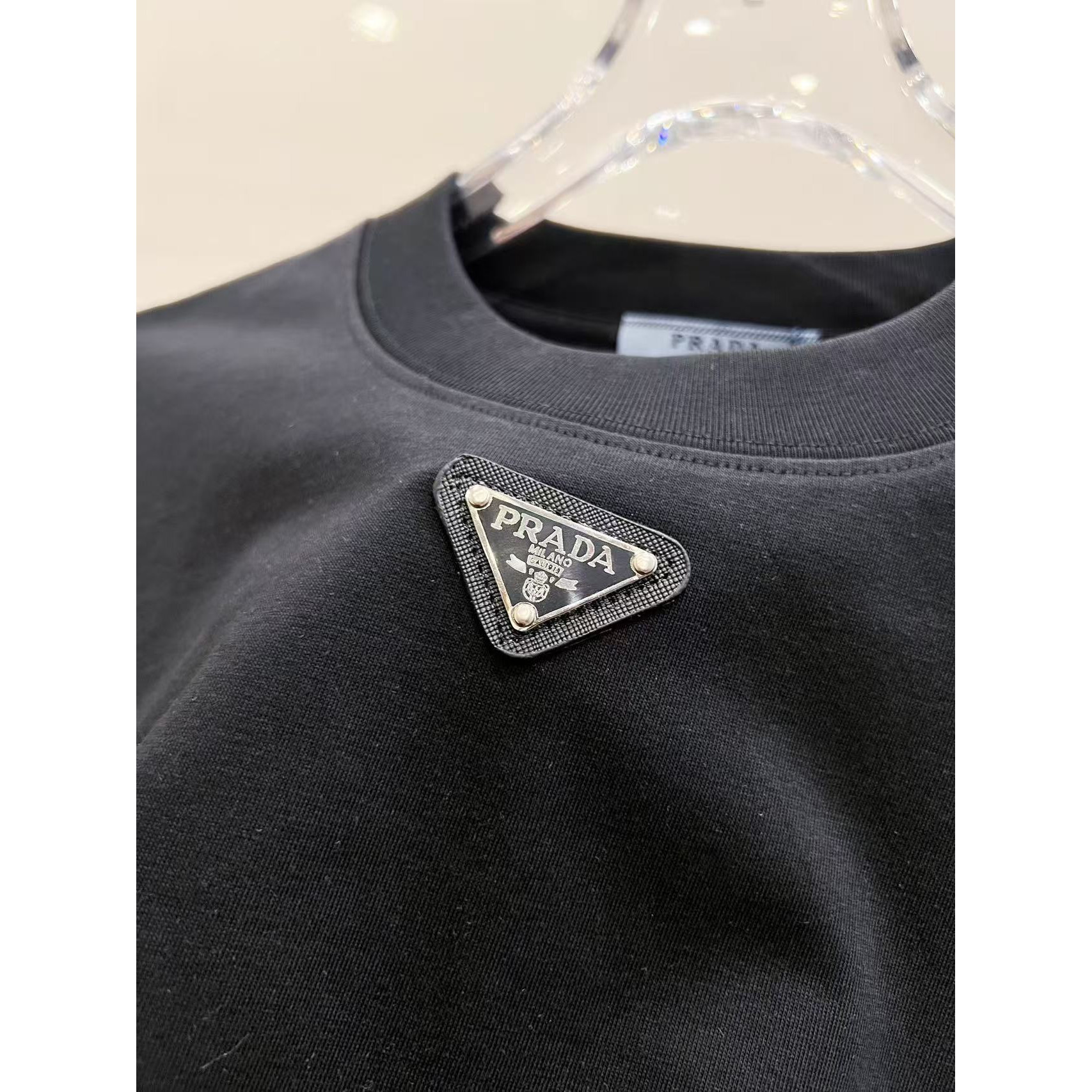 <p>Prada 经典三角标短袖(黑)</p>