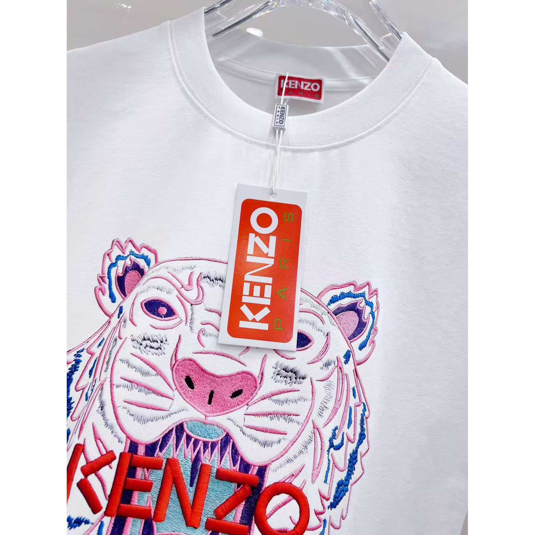 <p>KENZO 经典仿刺绣老虎头短袖(白)</p>