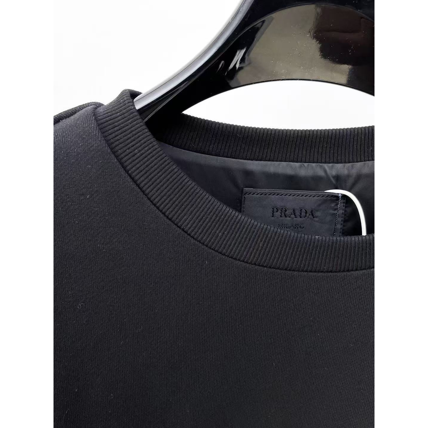 <p>PRADA 圆领卫衣(黑)</p>
