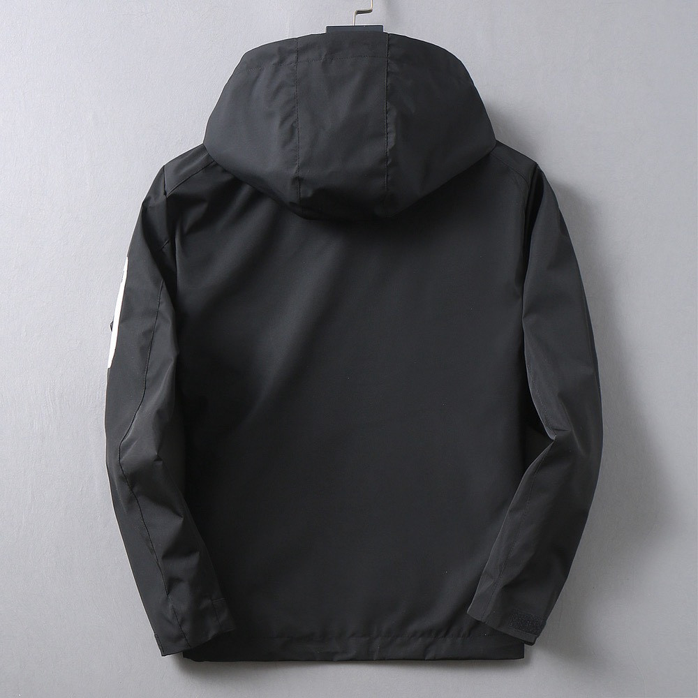 <p>Moncler 新款男士夹克外套</p>