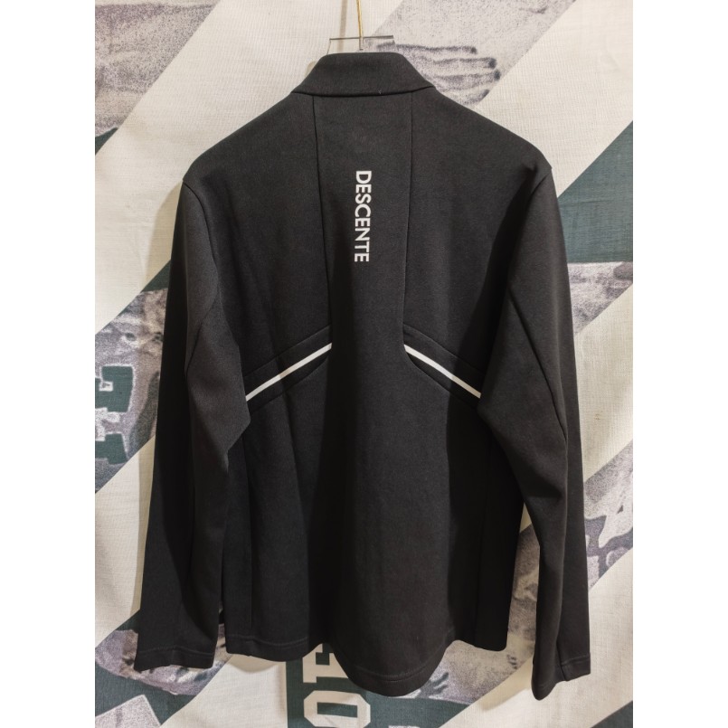 <p>DESCENTE 拉鍊外套(黑)</p>