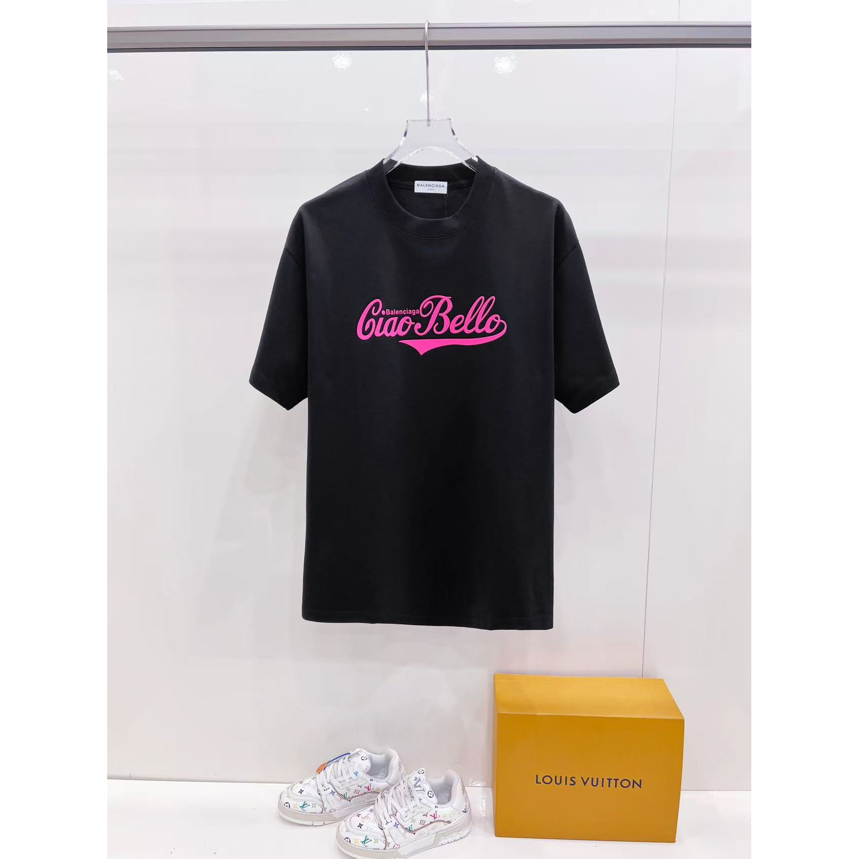 <p>Balenciaga 短袖圆领T恤(黑)</p>