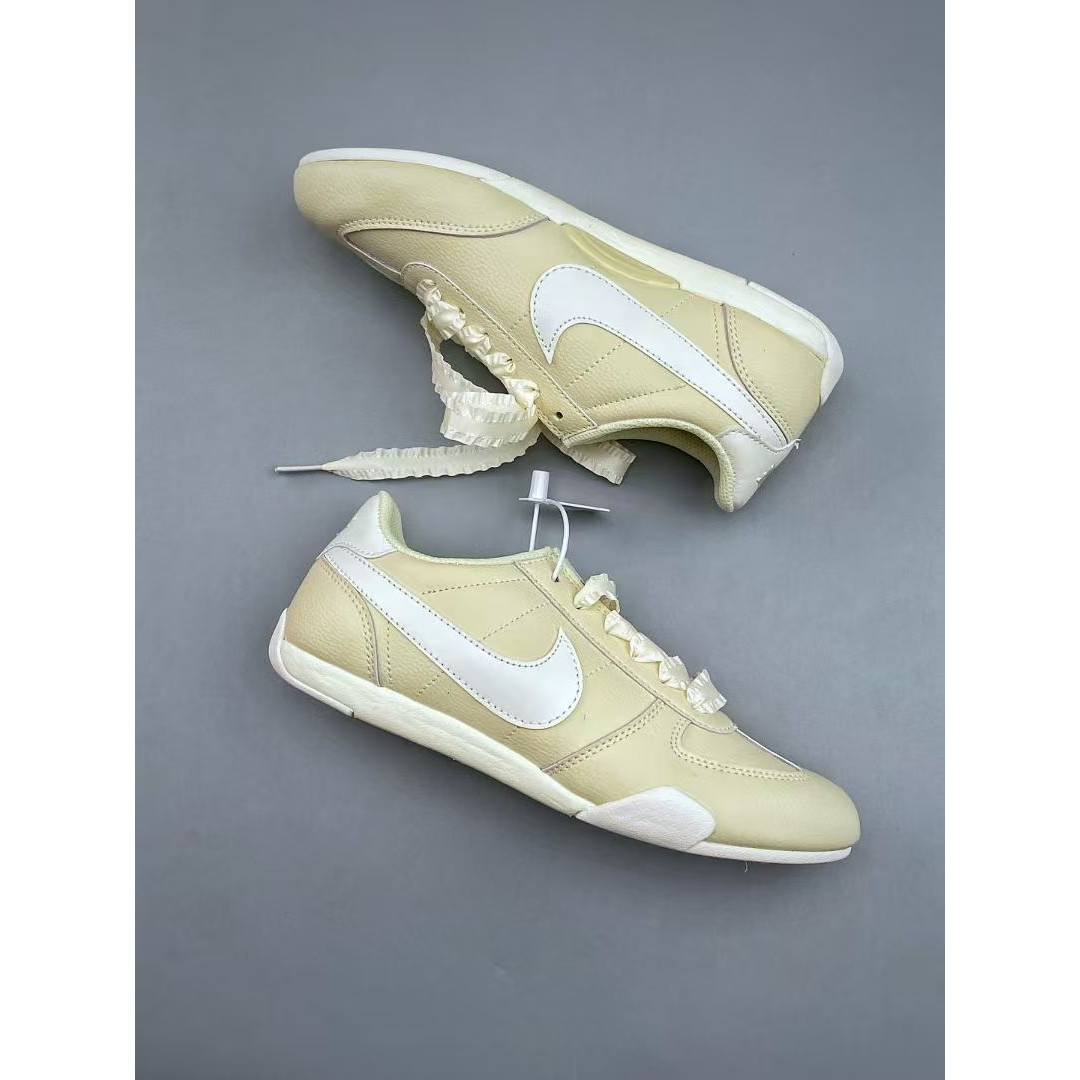 <p>Nike Sprint Sister 休闲徳训板鞋(黃)</p>
